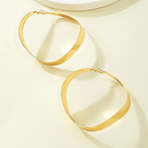 Dangle Fashion Earrings Yellow Gold Tone Irregular Hoop Shape - Picture 3 of 6